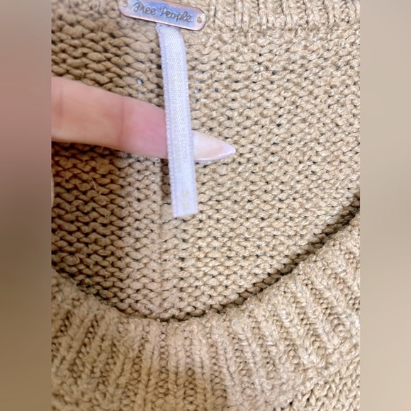 Free People Deep V Neck sweater! Can be worn Off one shoulder Size M - Picture 7 of 8